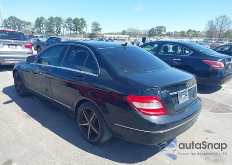 2008 Mercedes-Benz C 300 Luxury/Sport z USA, uszkodzony, nr VIN WDDGF54X38F075226